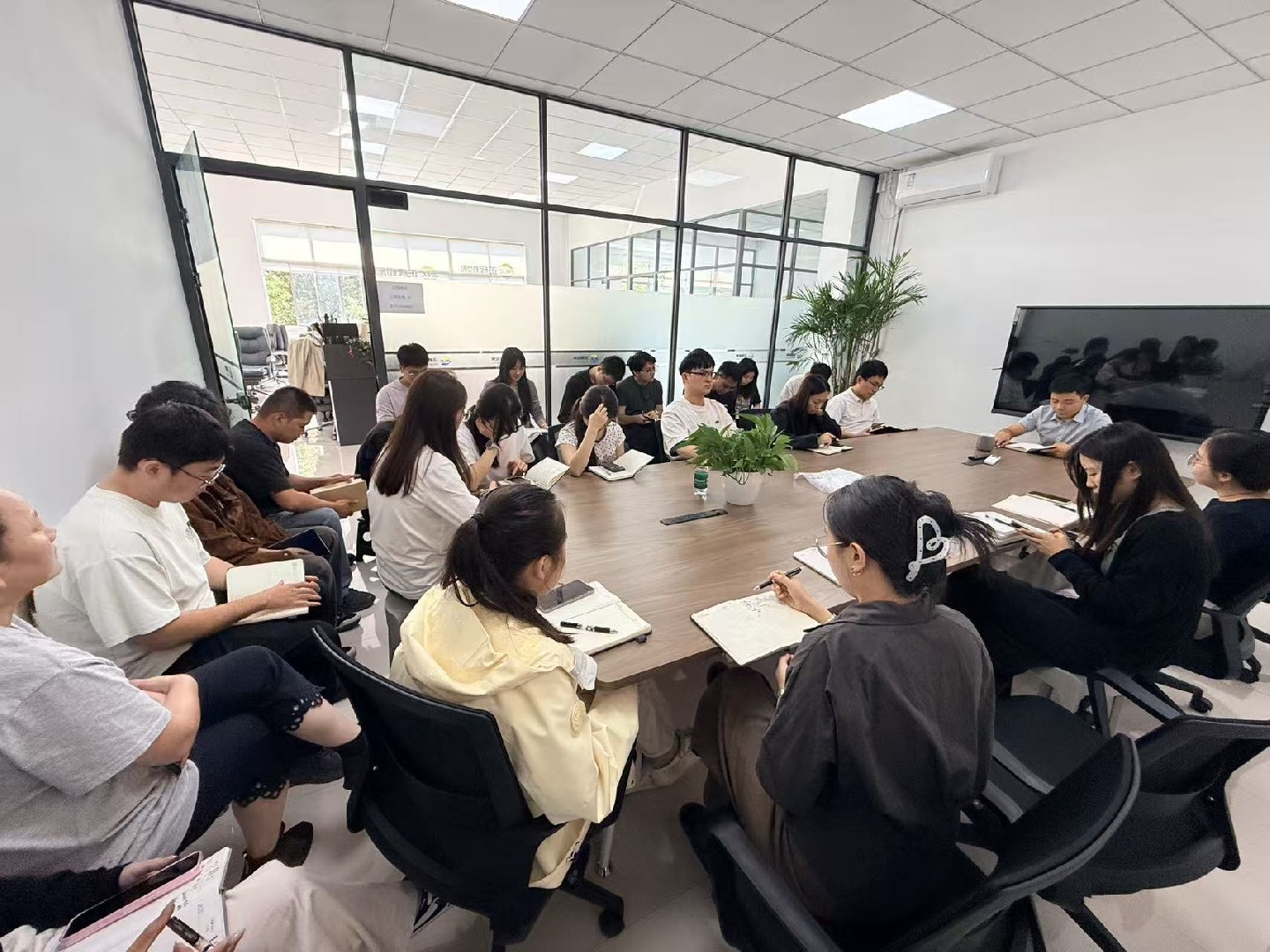 节后凝心聚力会议召开